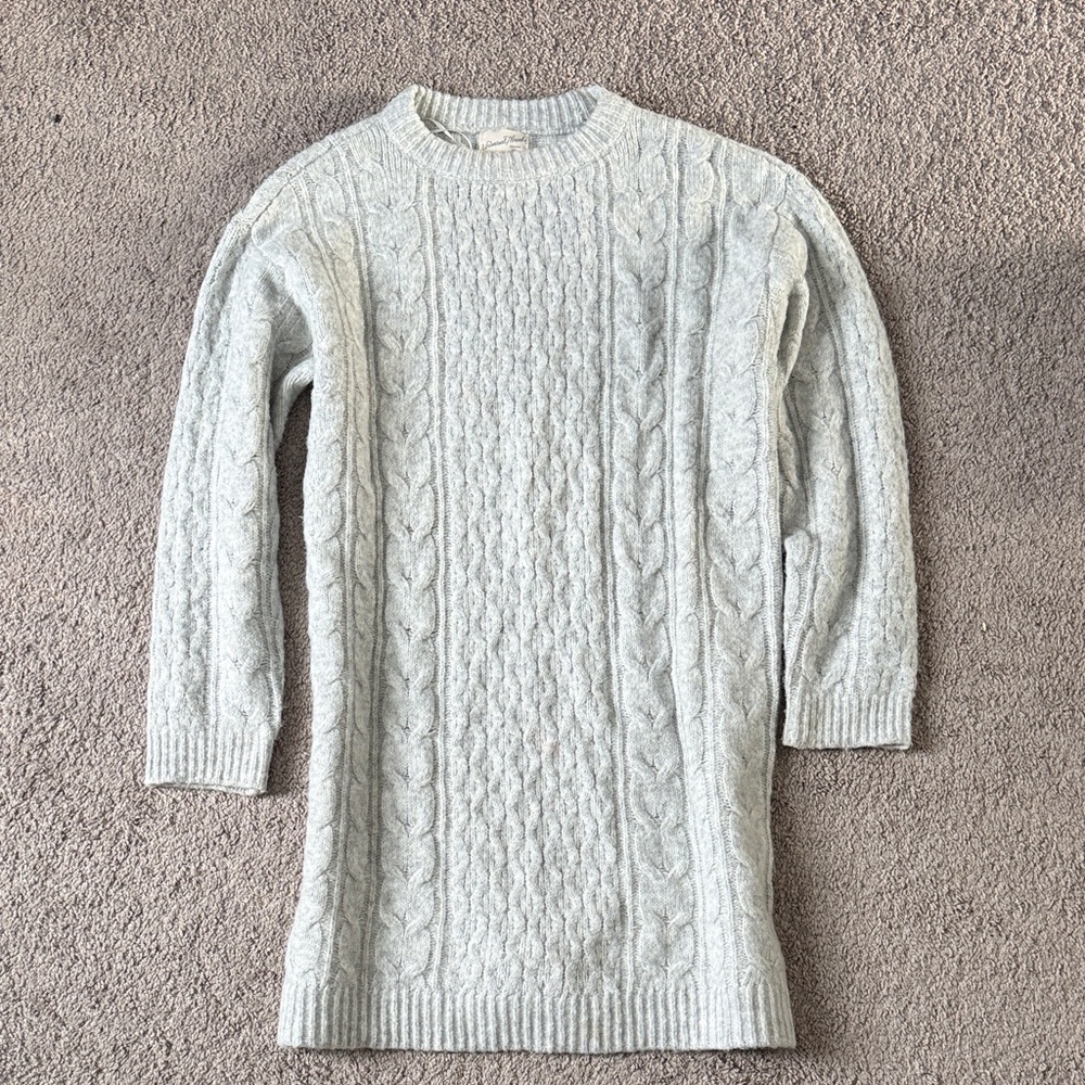 Universal Thread Light Gray Cable Knit Sweater - image 1